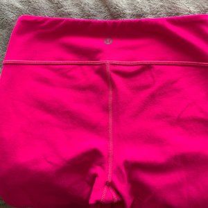 Rare lululemon Hot Pink Cropped Leggings size 6